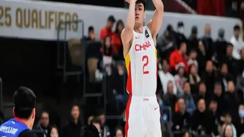 “中超新星19岁首秀惊艳，一射两传助力平局，豪门战持续僵局”